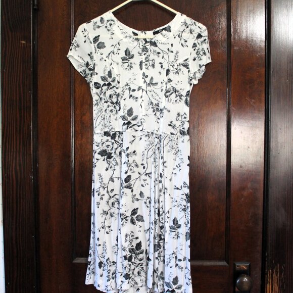 H&M Dress, Size 4 (Fits Like a 2) - Picture 2 of 9